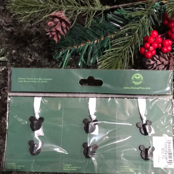 NWT Star Wars Christmas tree ornament pins - Picture 3 of 3